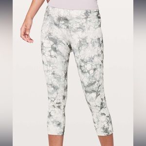 Lululemon WU Shibori crop luxtreme leggings.